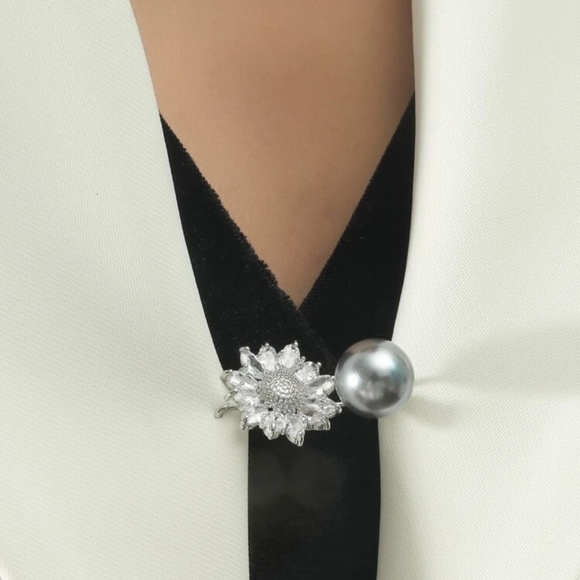 Flower Rhinestone Brooch - Picture 3 of 3